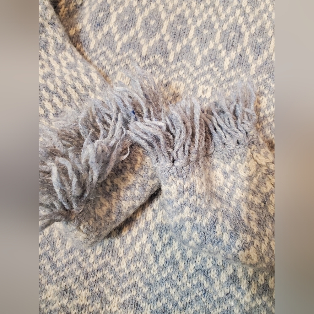 Vintage L.L. Bean fringe sweater. Wool blend. Grey-blue and cream. Fair Isle. M. - Picture 6 of 10